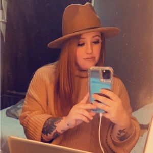 Meet your Posher, Brooke